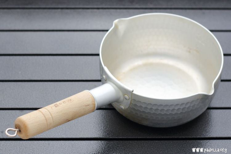 雪平鍋と片手鍋の違いは？