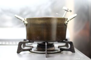 揚げ物鍋には両手鍋がおすすめな理由は？